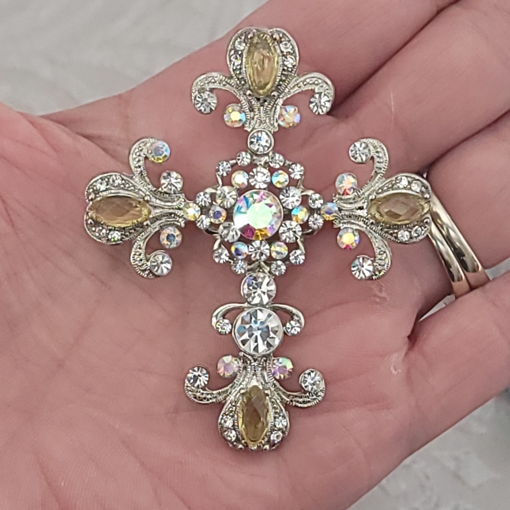 AB Crystal Embelishes Silver Alloy Pendant
